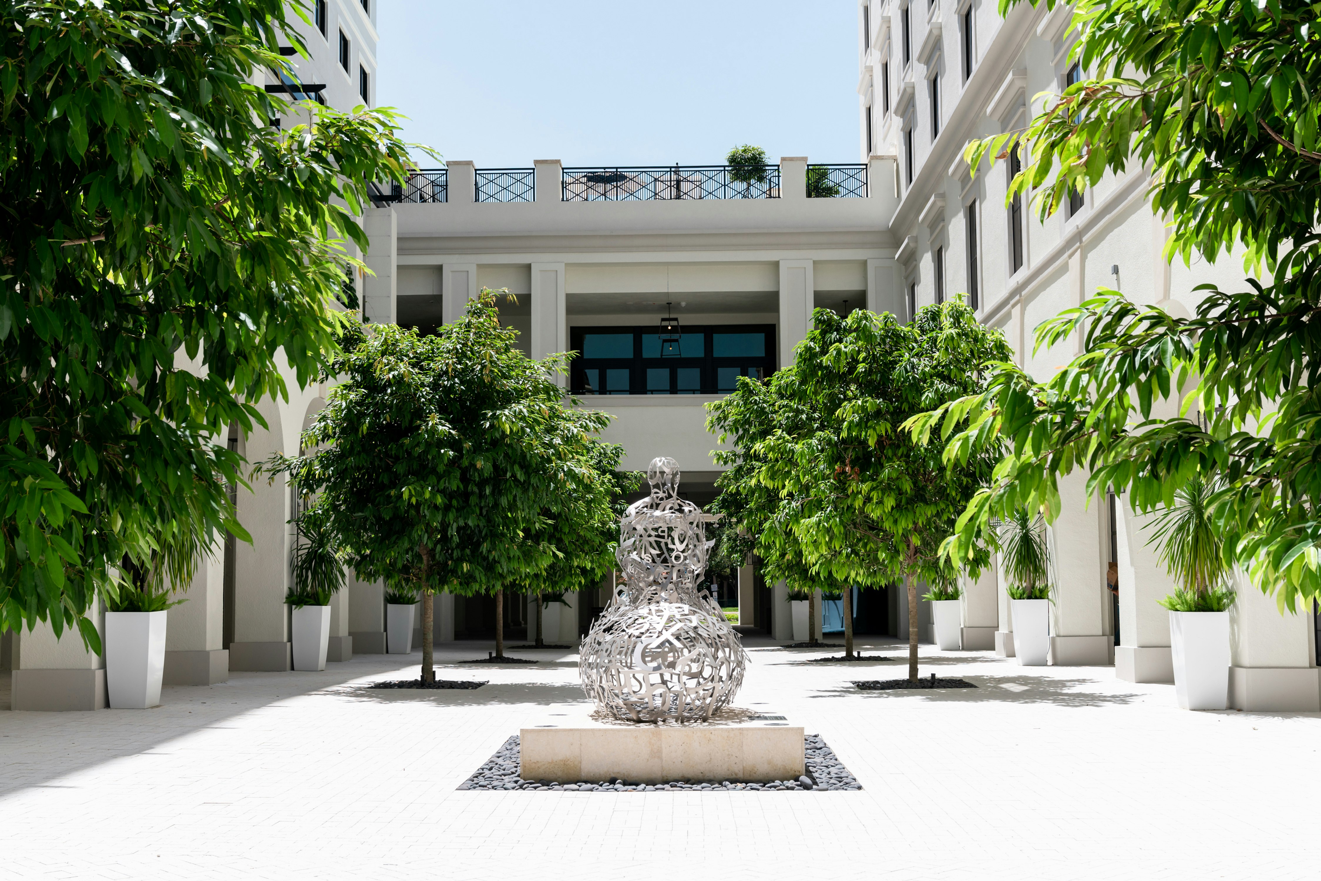THesis Hotel Miami Coral Gables, Curio Collection by Hilton 75/80