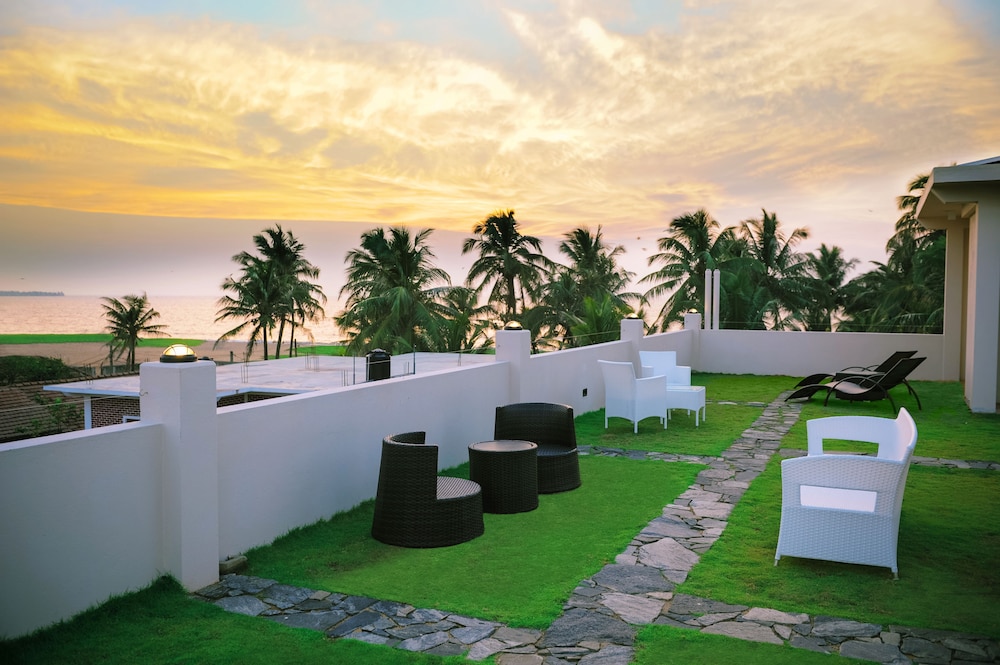 Blue Water Boutique Hotel 47/49