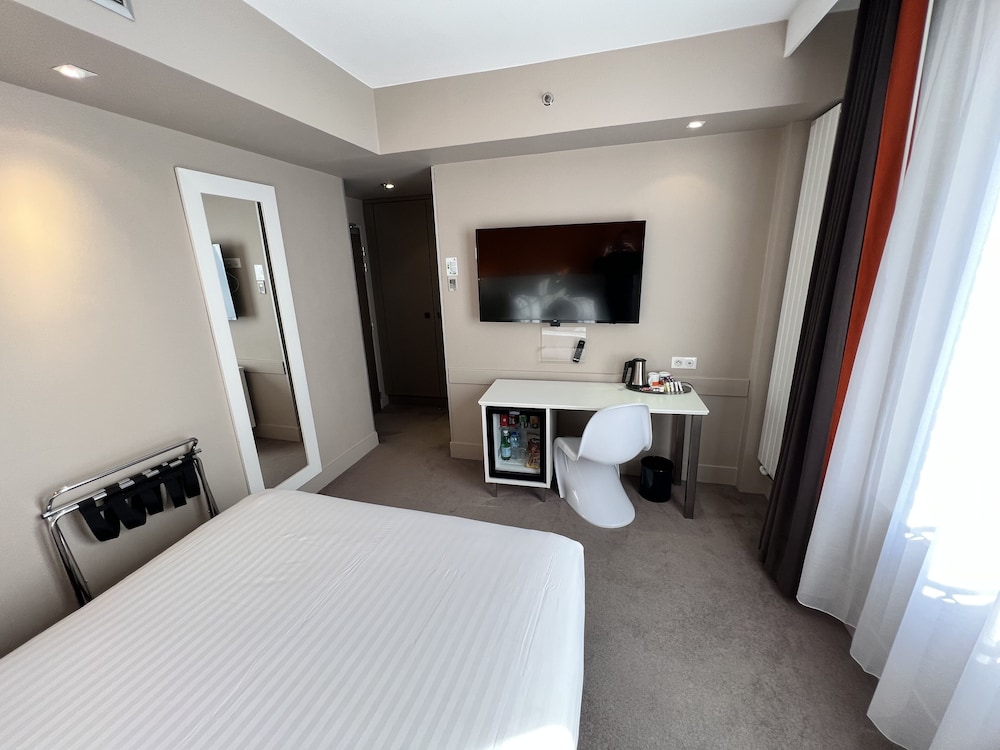 Holiday Inn Paris Auteuil 18/45