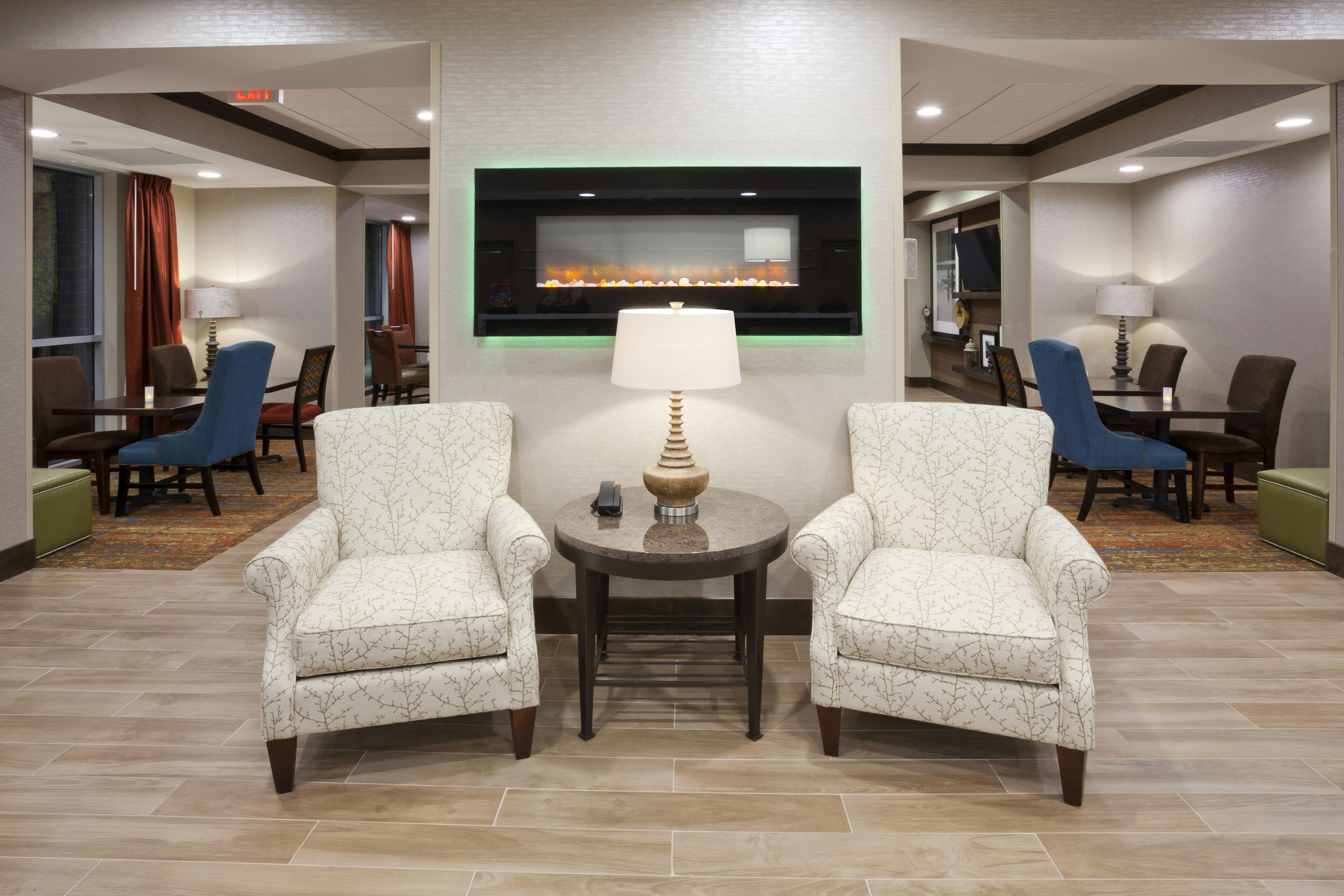 Hampton Inn Bloomington West 24/41