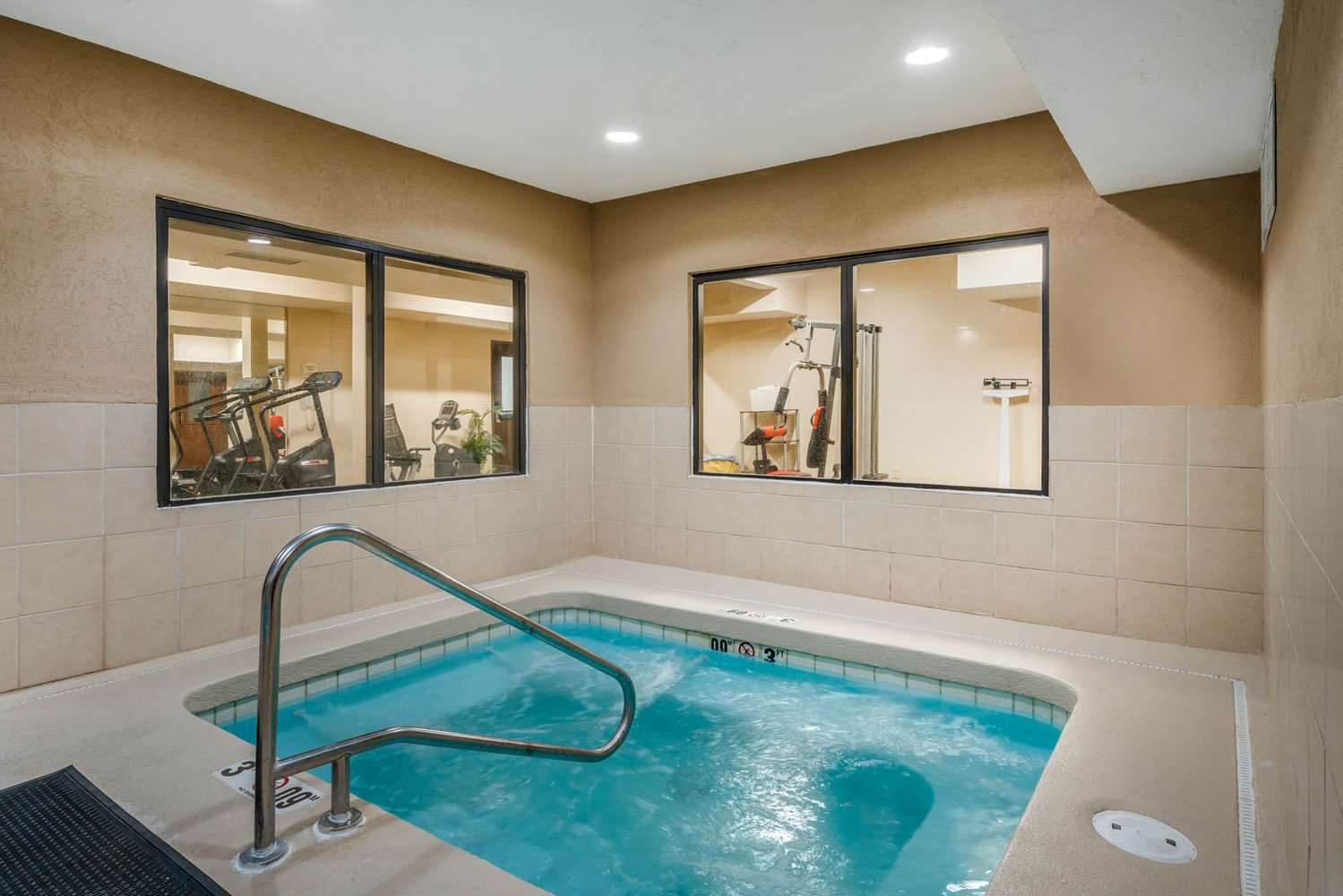 Quality Inn Suites Jefferson City 14/22