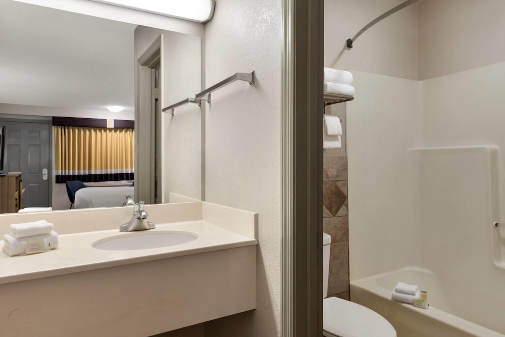 Days Inn By Wyndham Cartersville 44/44