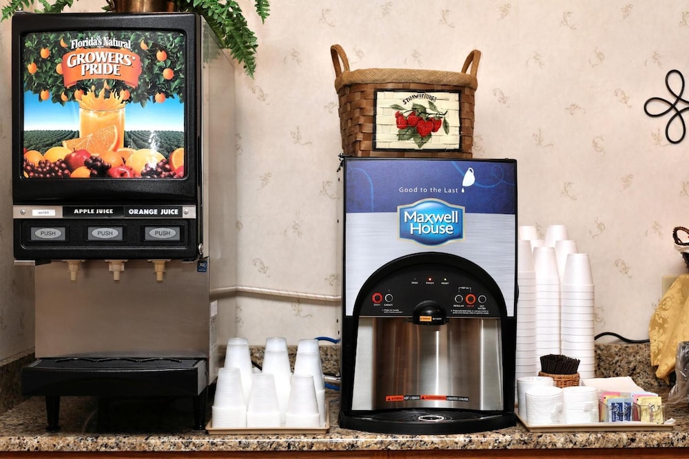 Lancaster Inn and Suites 8/64