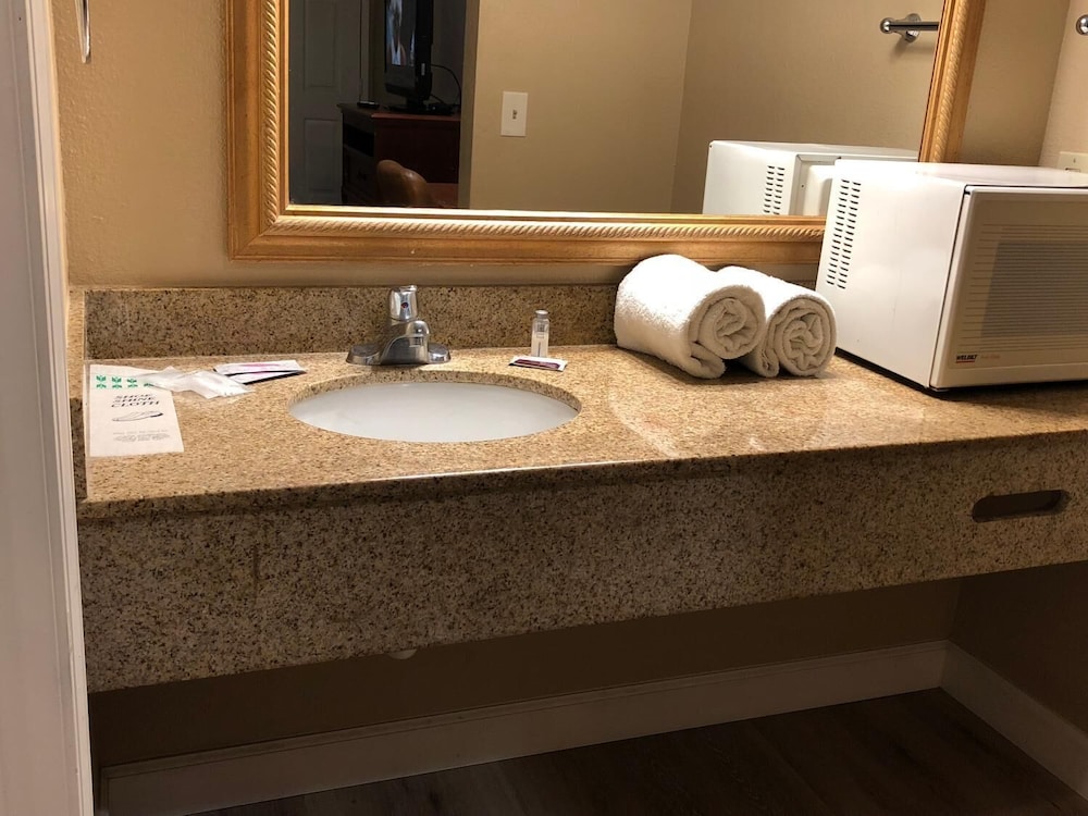 Valley Inn 23/44