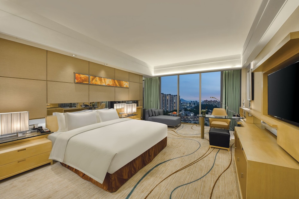 Royal Garden Hotel 24/69