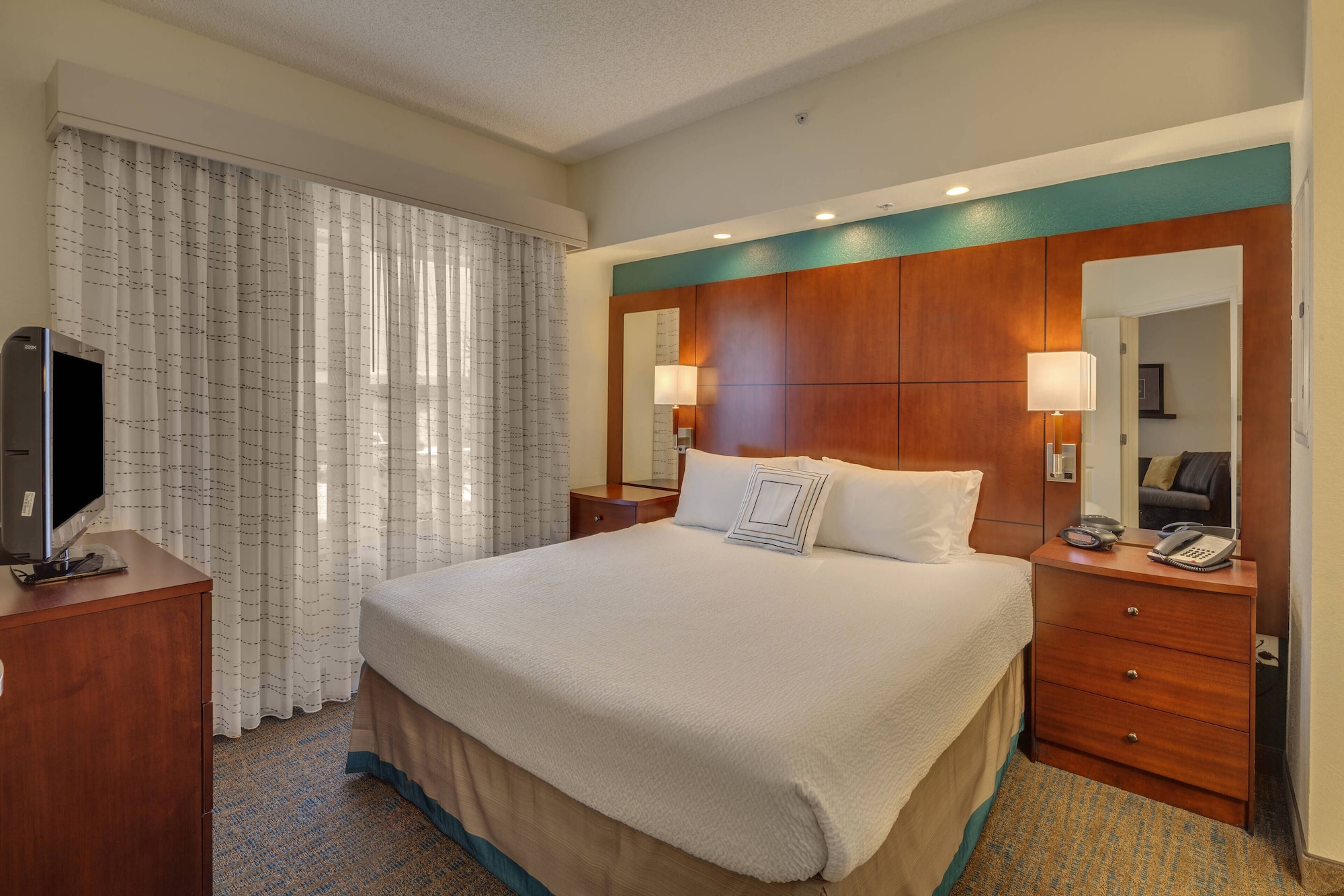1 BEDROOM, SUITE, LARGE