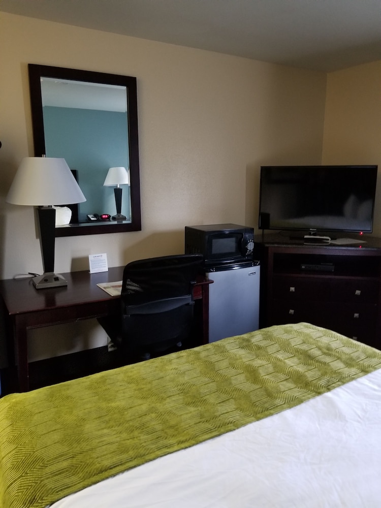 Luxe Studios Nashville Airport 22/63