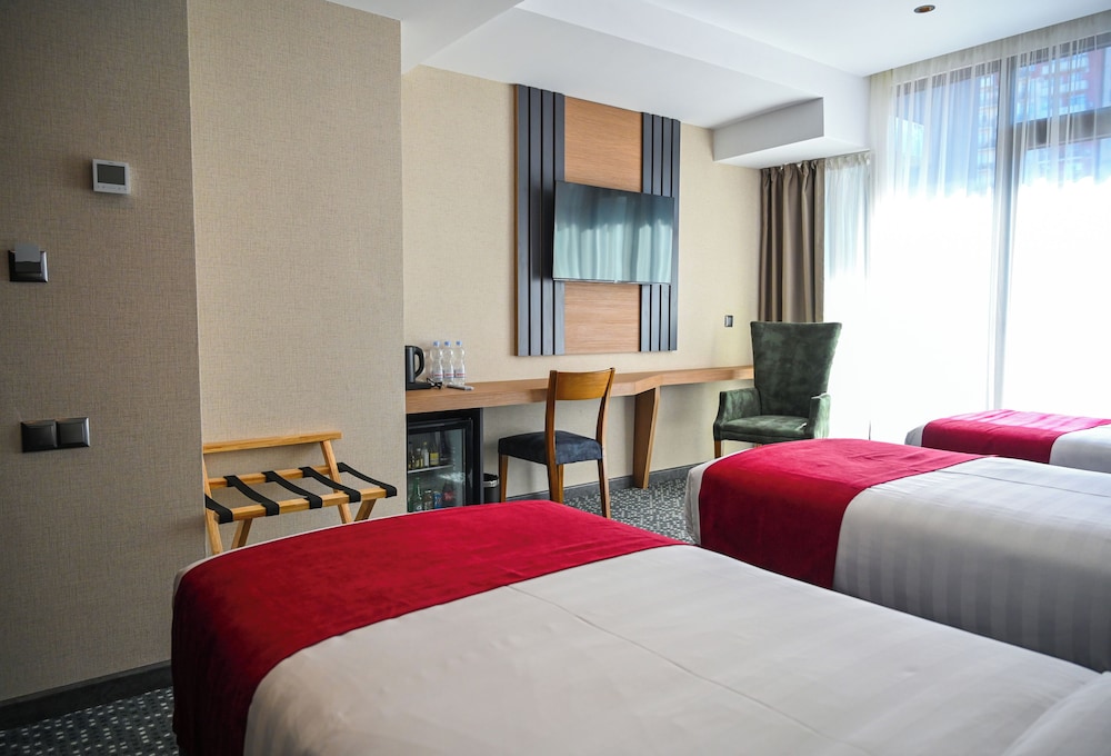 Landmark Hotel 17/50