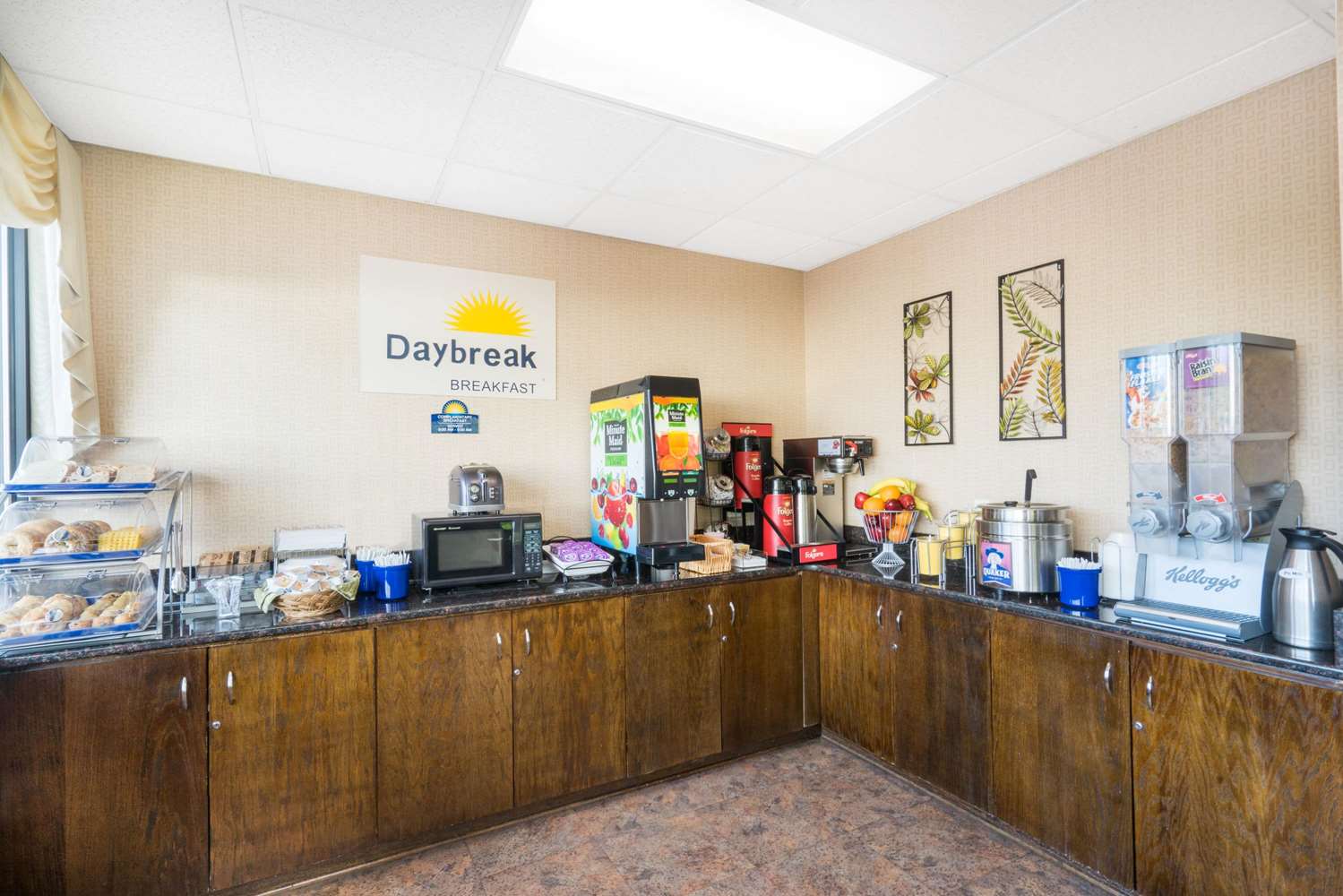 Days Inn by Wyndham Asheville Downtown North 2/10