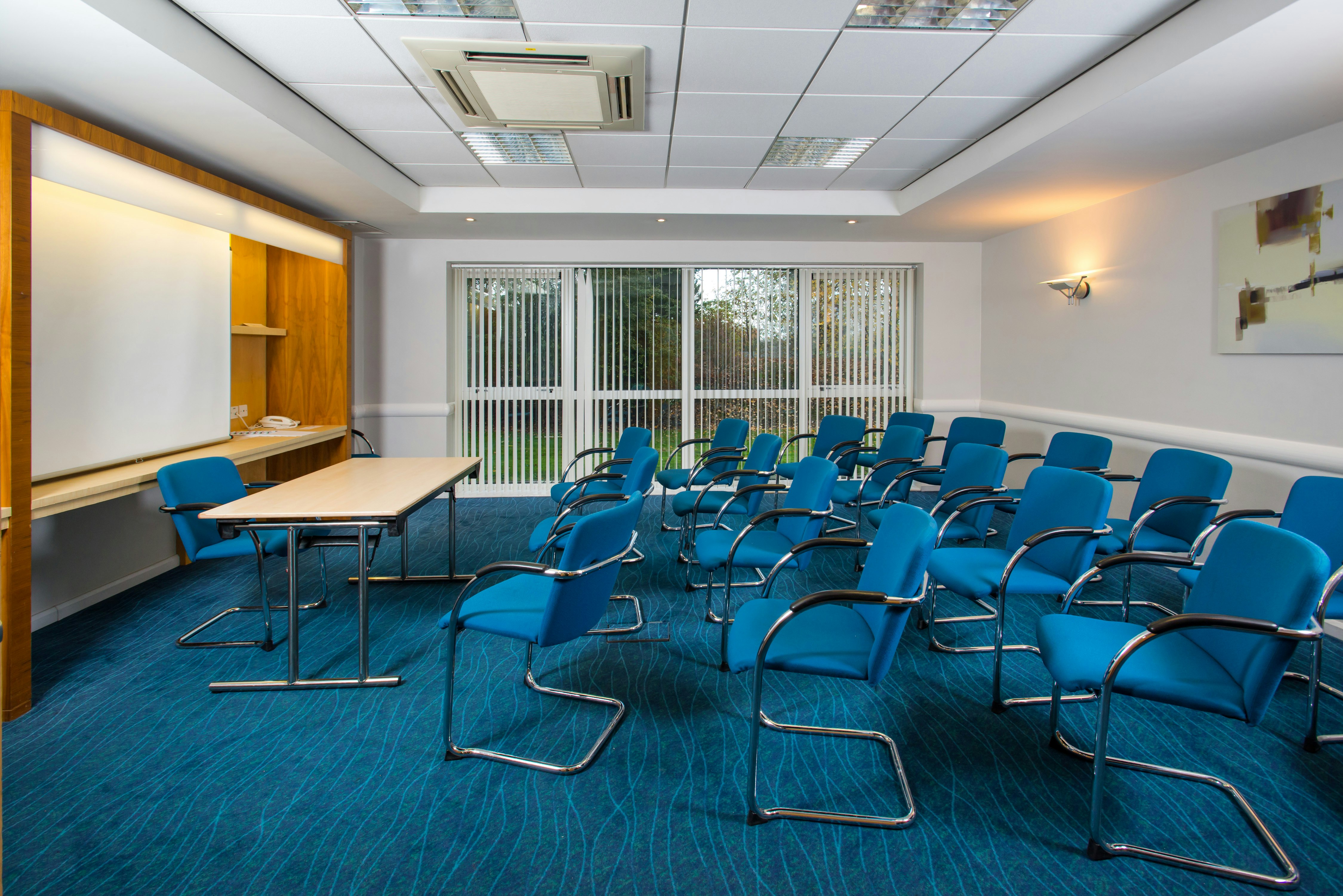 Holiday Inn Express Bedford 13/16