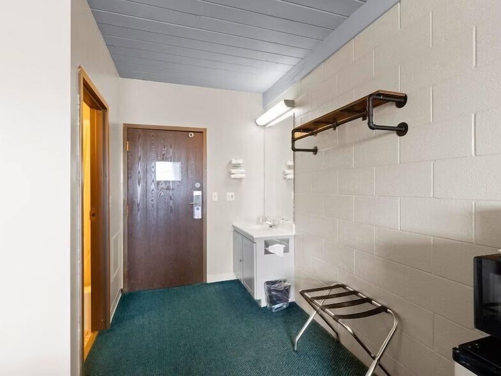 1st Choice Inn Rawlins 35/60
