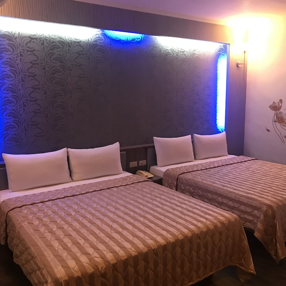 ELITE, QUADRUPLE, 2 DOUBLE BEDS