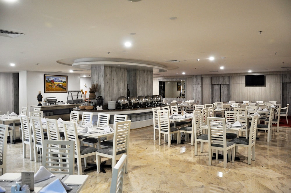 Beverly Hotel Batam 41/50