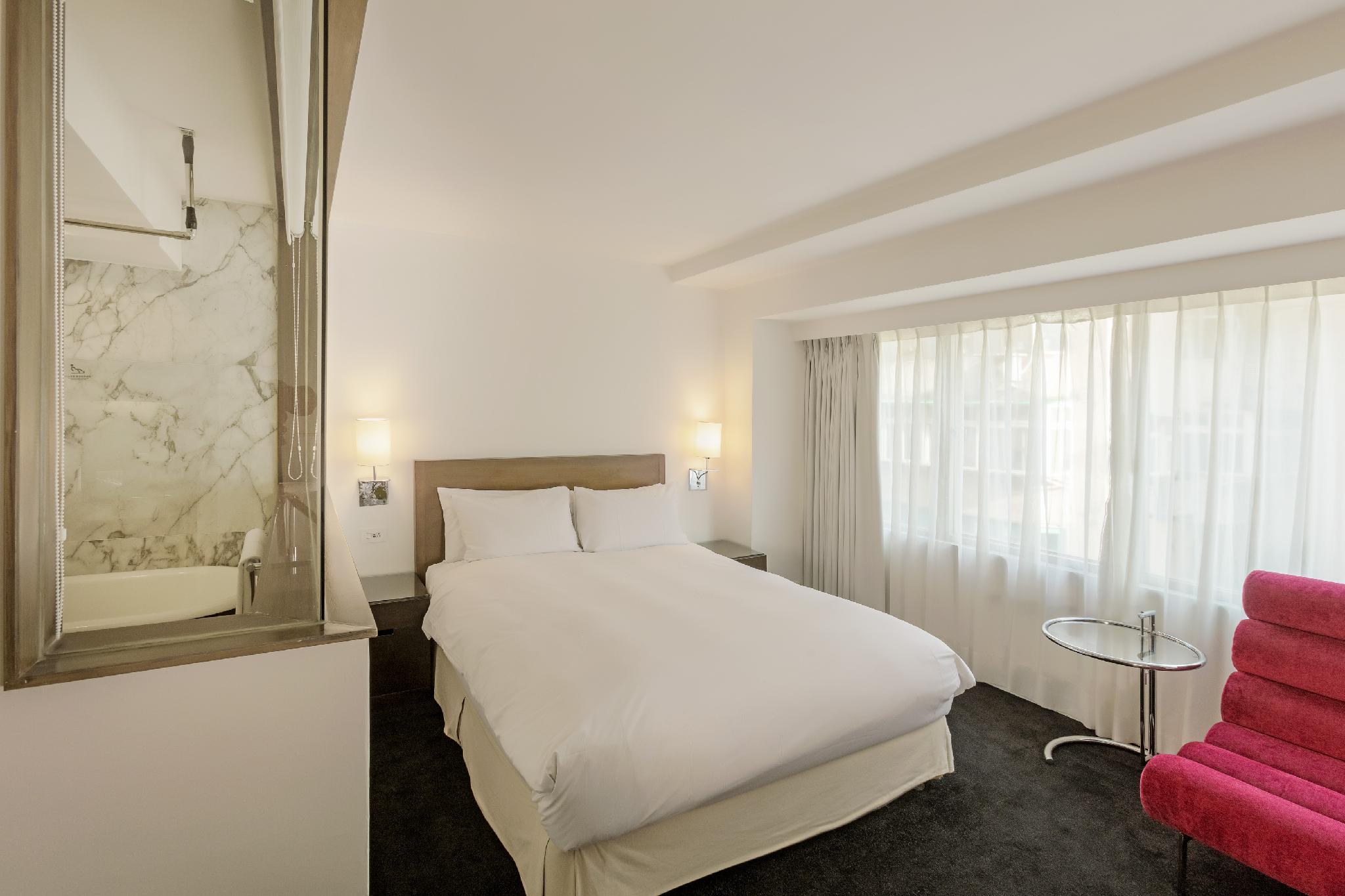 Superior, Queen Bed