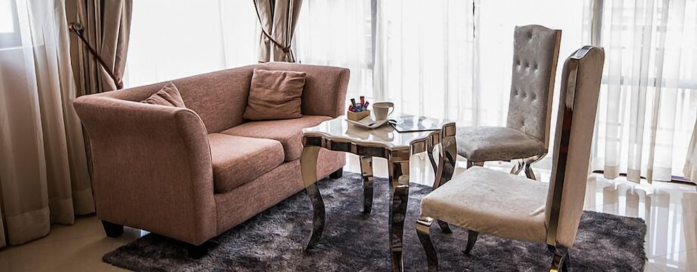 Sherbourne Hotel 16/32