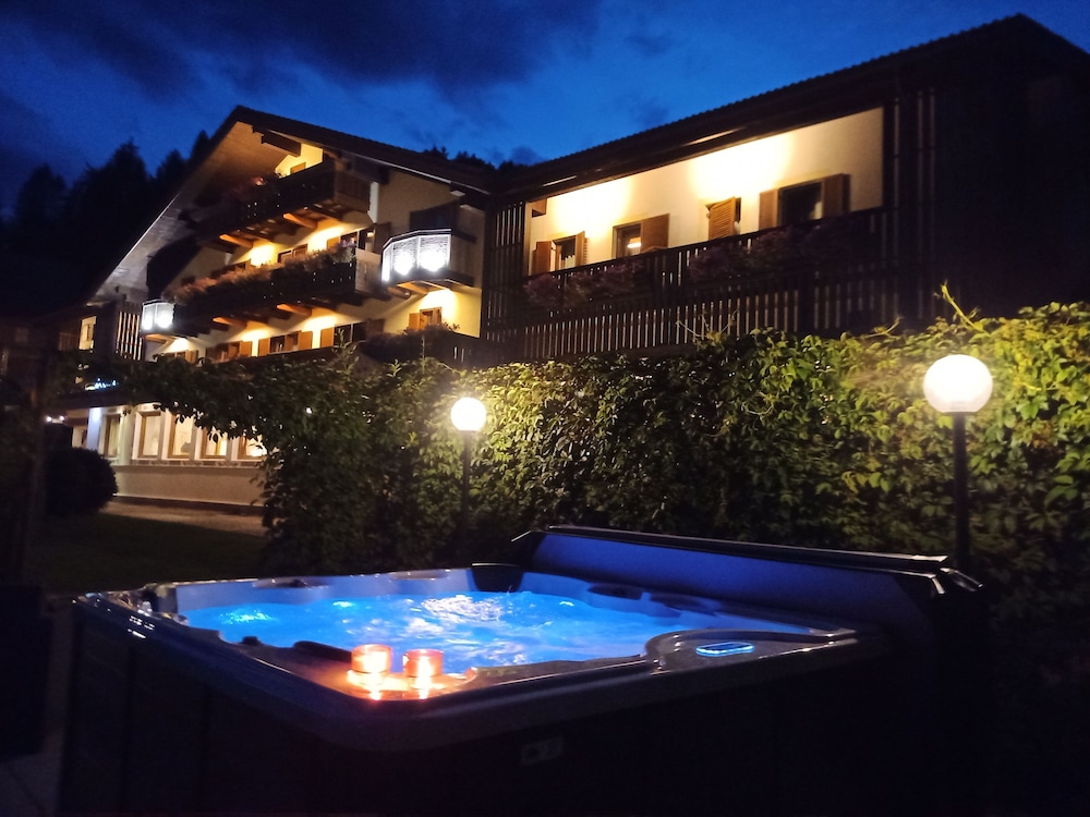 Park Hotel Arnica 7/50