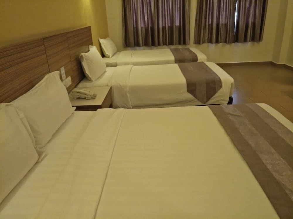 Grand Court Hotel 32/56