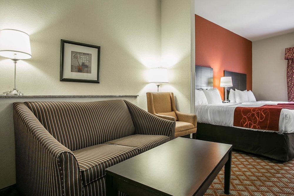Comfort Suites Columbia Northeast Fort Jackson 34/52