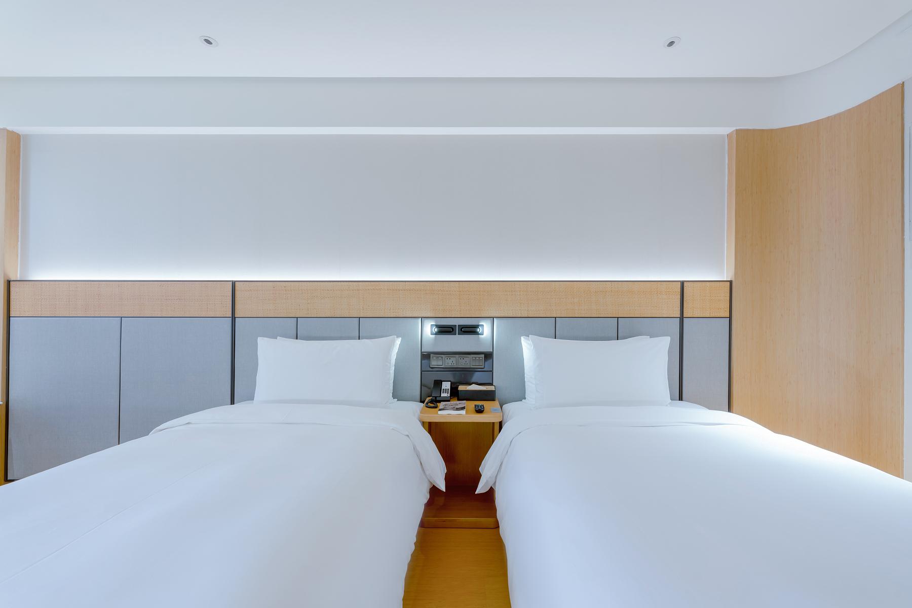Ji Hotel Xiamen Airport District Government 8/25