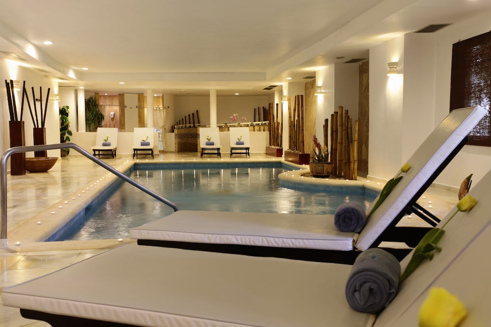 Bahia Principe Escape Runaway Bay 44/70