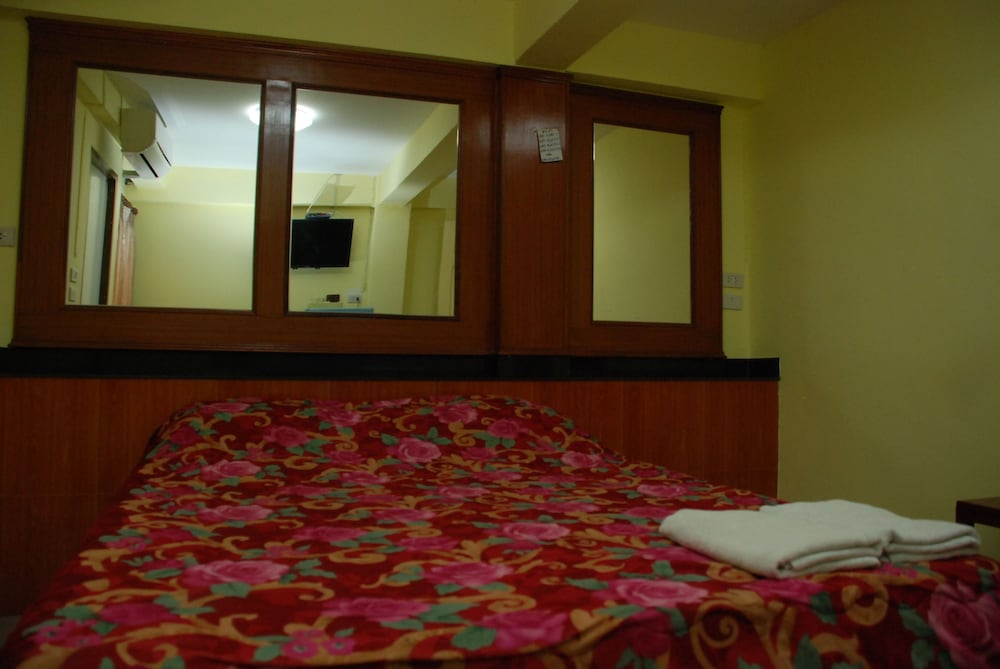 Sirasit 999 Mansion 24/33