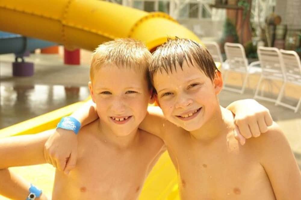 Big Splash Adventure Indoor Water Park Resort 26/28