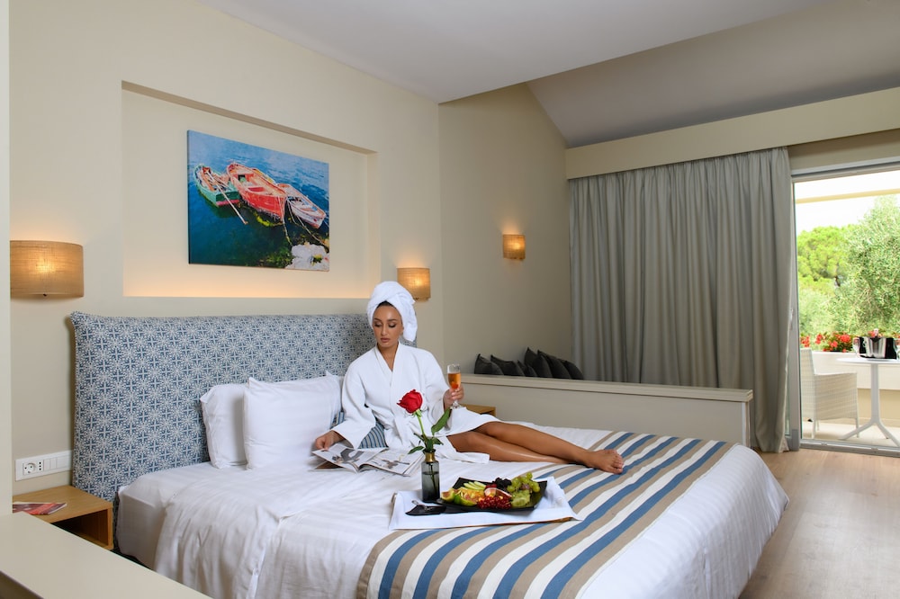 Junior Suite, Bungalow, King Bed, Outdoor Jetted Tub