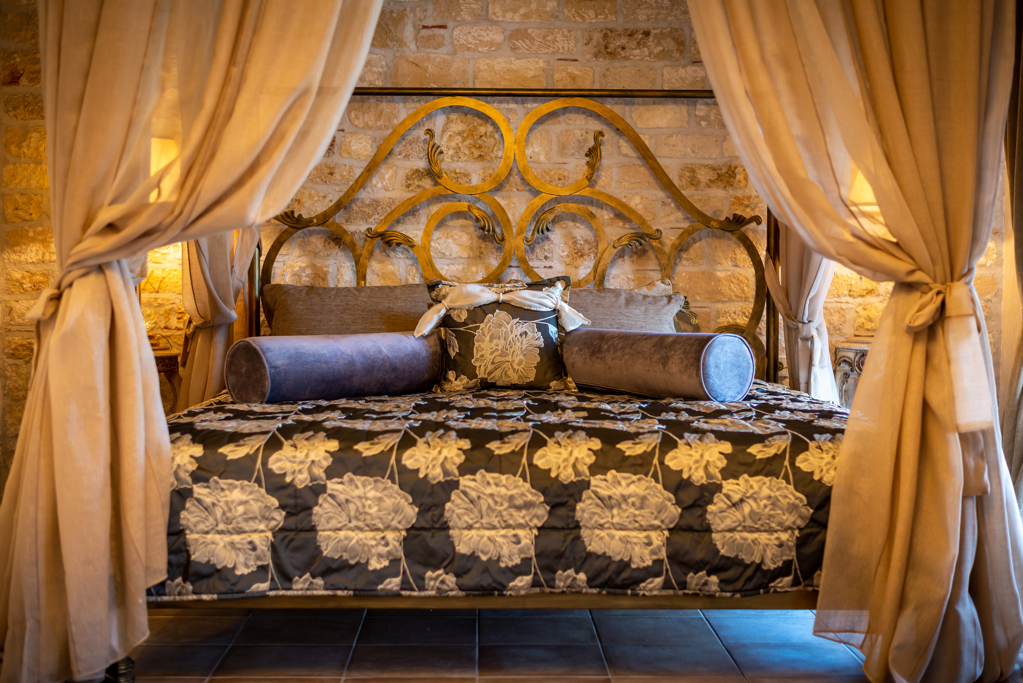 Achtis Hotel 7/50