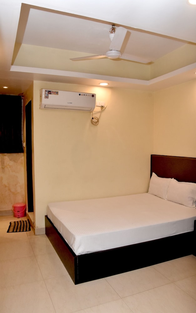 Oyo 9193 Hotel Maple 8/20