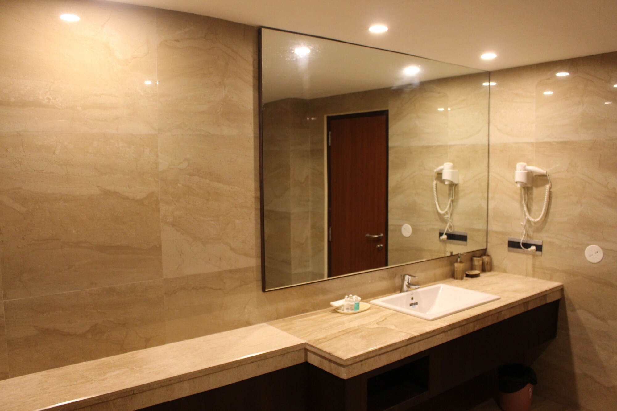 ROYAL, SUITE, QUEEN BED