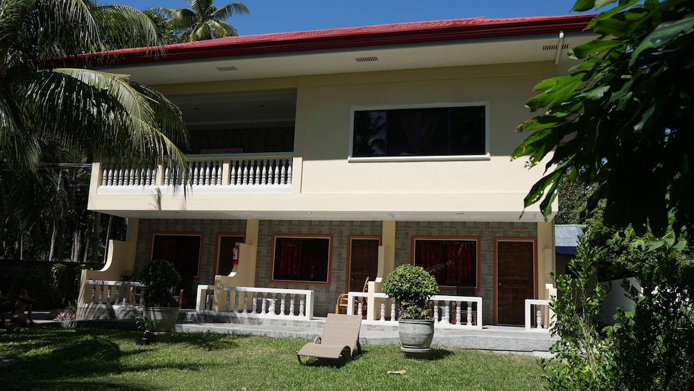 Wellbeach Dive Resort 2/74