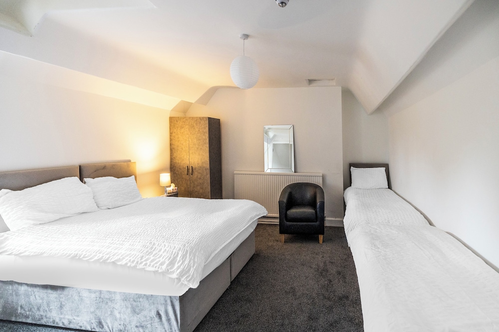 OYO A Better Night Hotel Limited 6/50