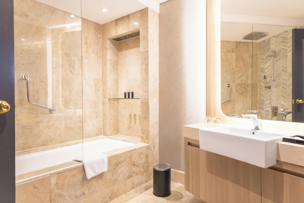 ARTOTEL Suites Mangkuluhur 37/42