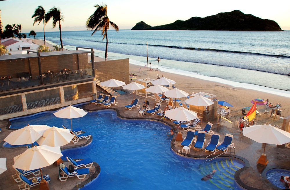 Royal Villas Resort Hotel 60/65