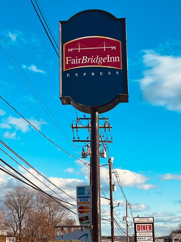 Super 8 by Wyndham Nyack NY 7/37