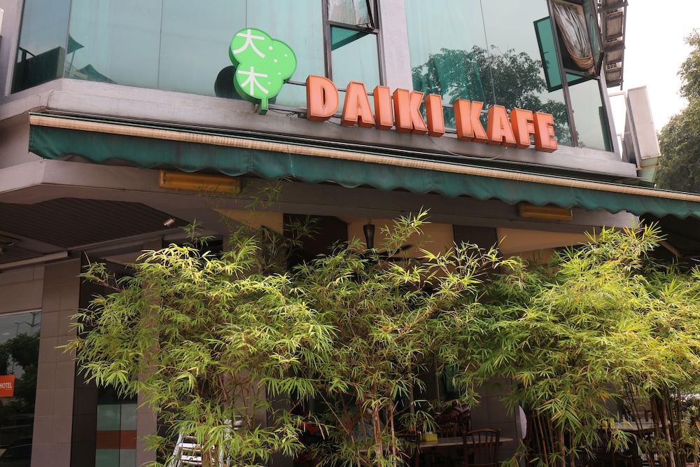 Subang Park Hotel 4/64