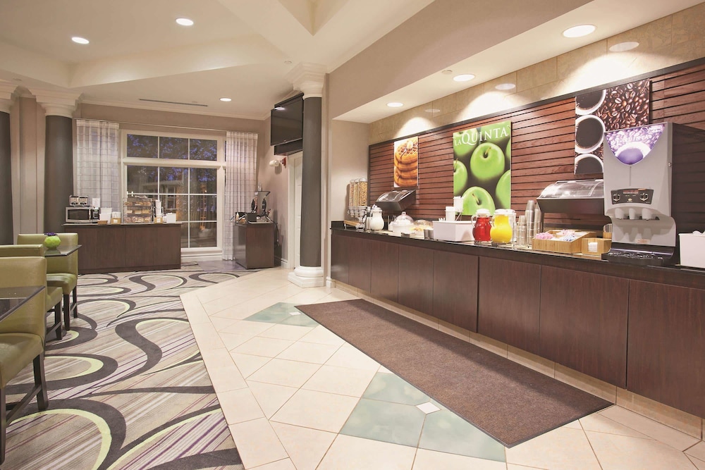 La Quinta Inn Suites Pueblo 9/48