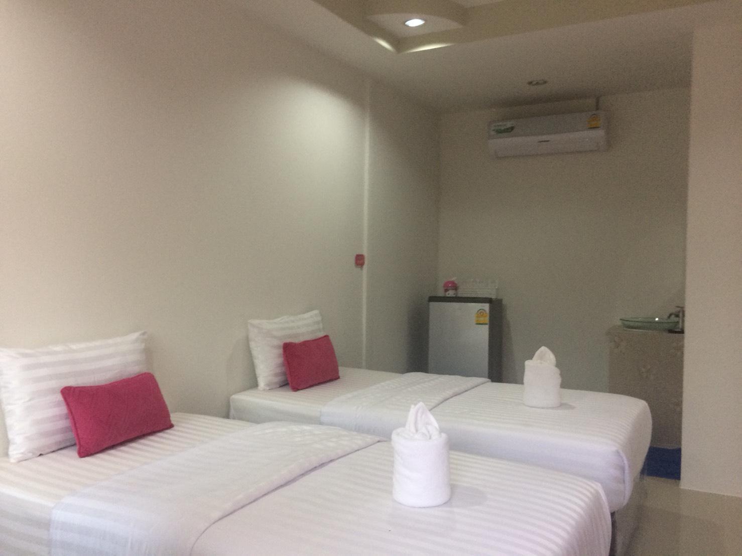 1 Bedroom, House, Queen and Twin Beds