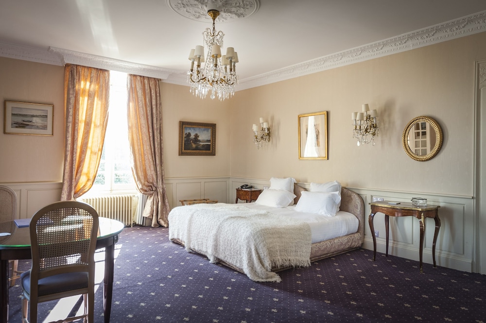 Chateau D'Apigne Rennes 11/50