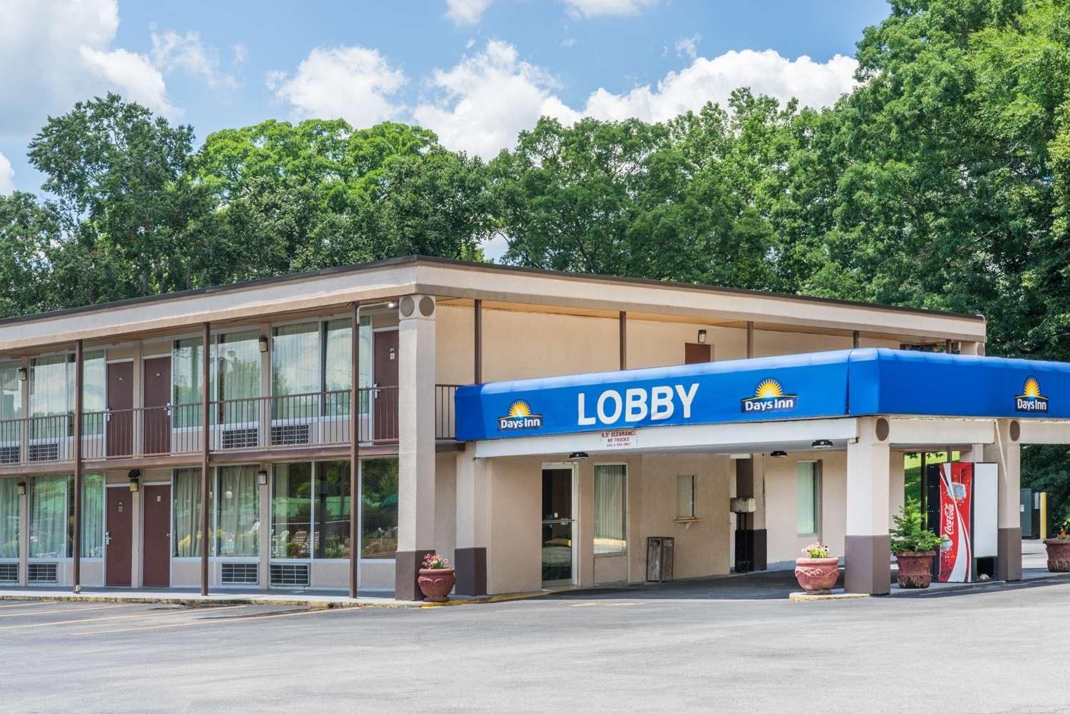 Days Inn By Wyndham Hurricane Mills 2/23