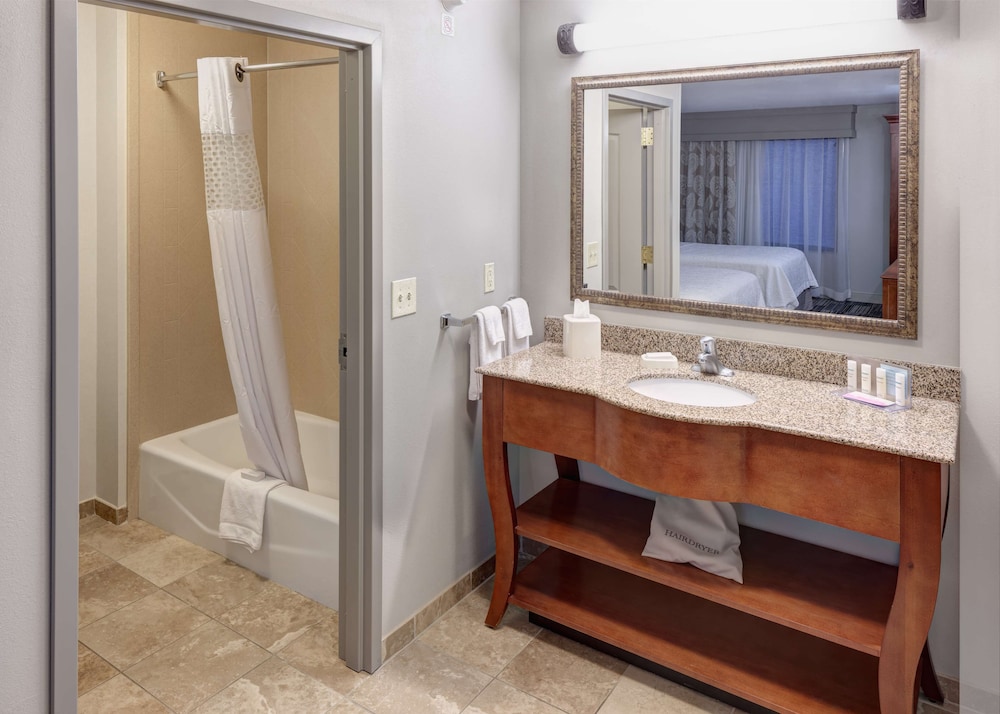 Hampton Inn Suites Cedar Rapids North 22/40
