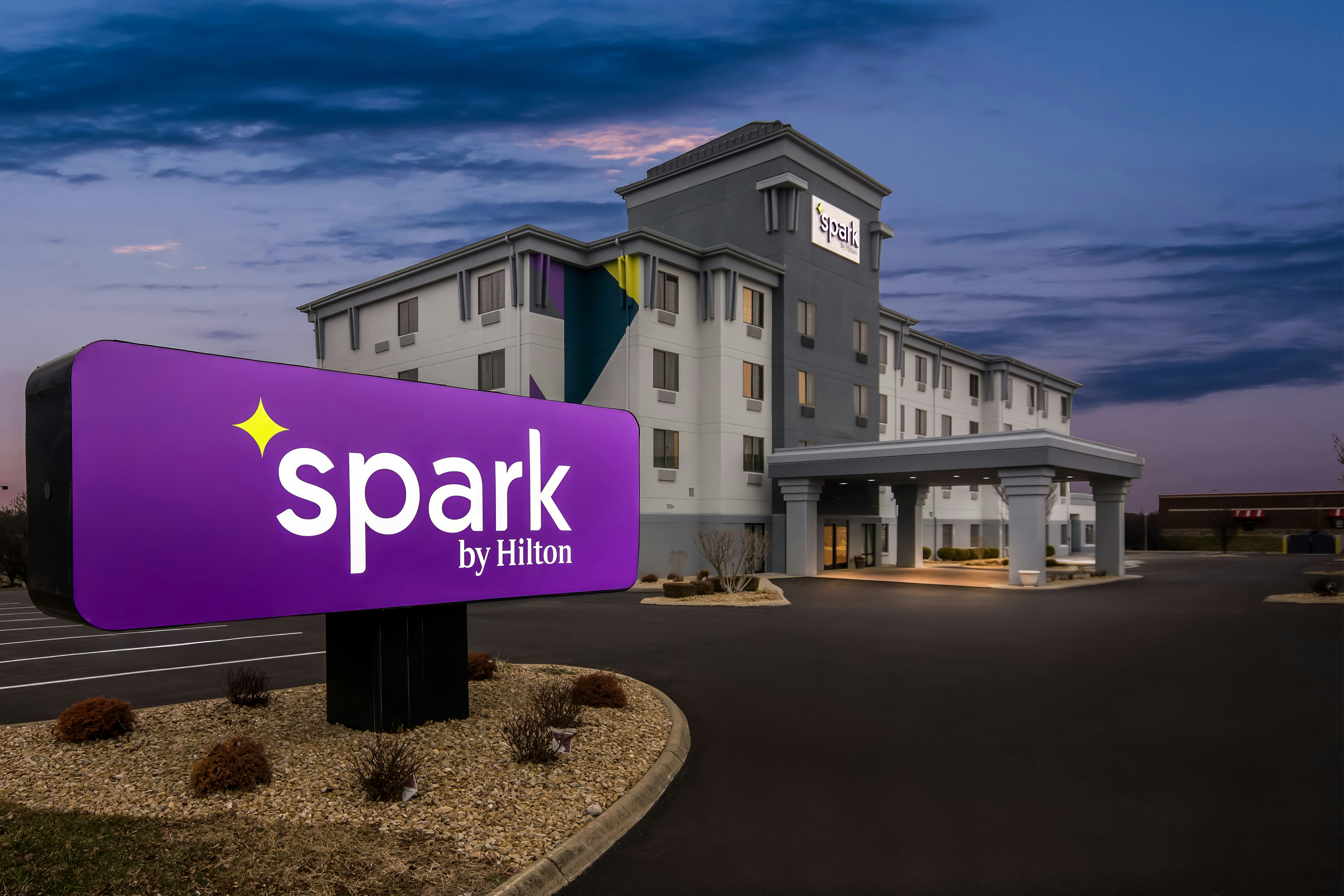 Spark by Hilton Cincinnati Fairfield 4/42