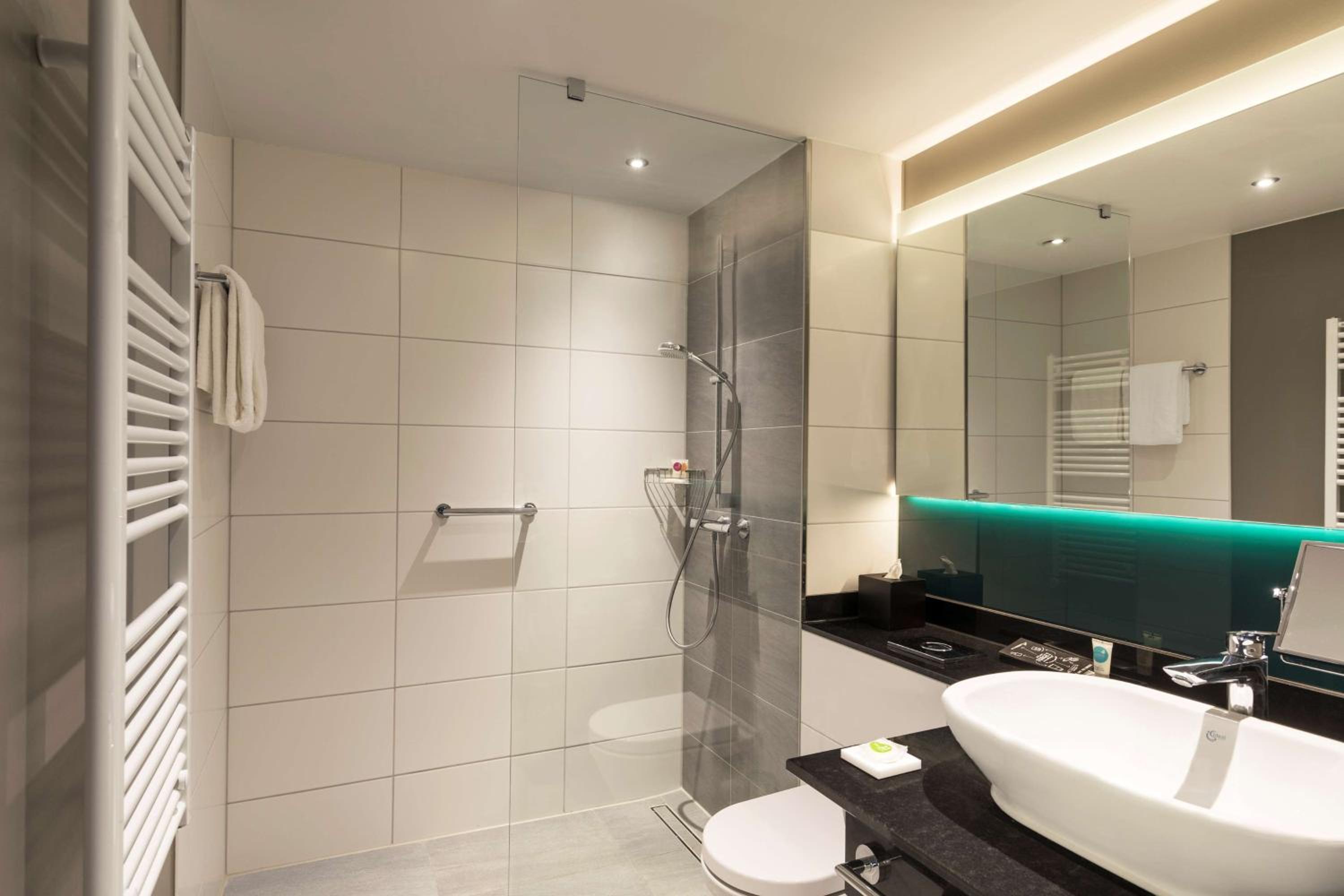 غرفة قياسية بسريرين منفصلين مع أريكة، Hyatt Place Frankfurt Airport 2/3