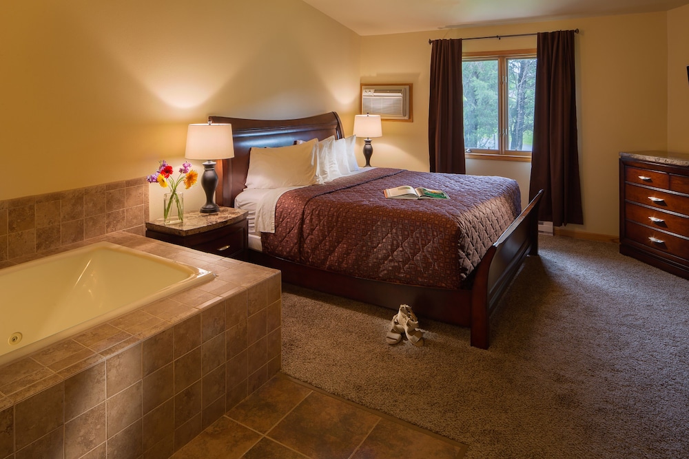 Tamarack Wisconsin Dells a Ramada by Wyndham 50/50