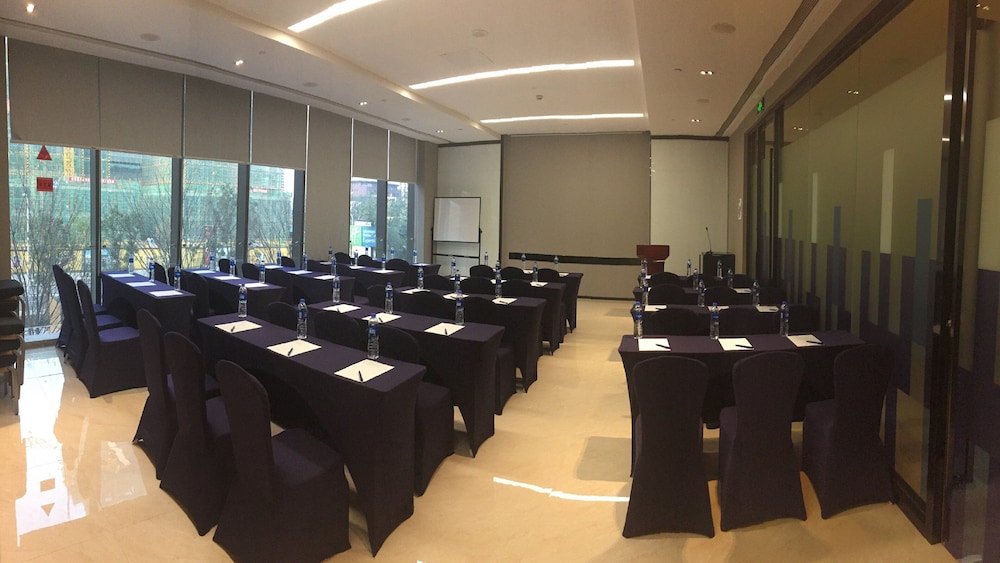 HOLIDAY INN EXPRESS FUZHOU DOWNTOWN 52/59