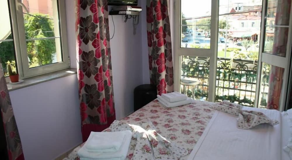Jolly Hotel 14/47
