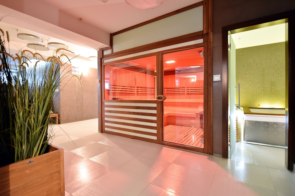 Ziya Hotel 38/67