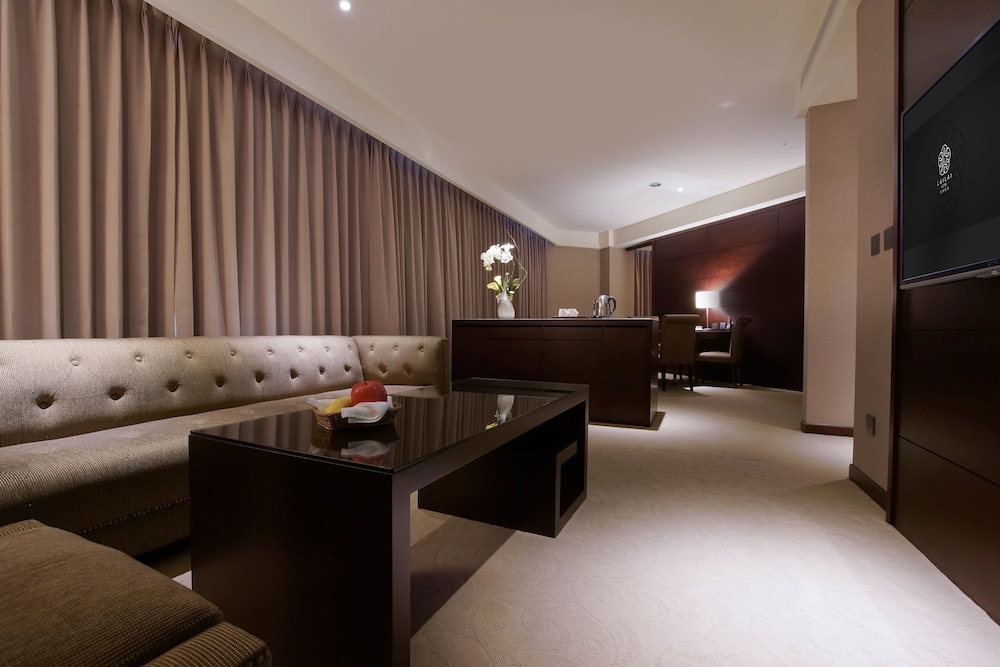 Lai Lai Hotel 5/74