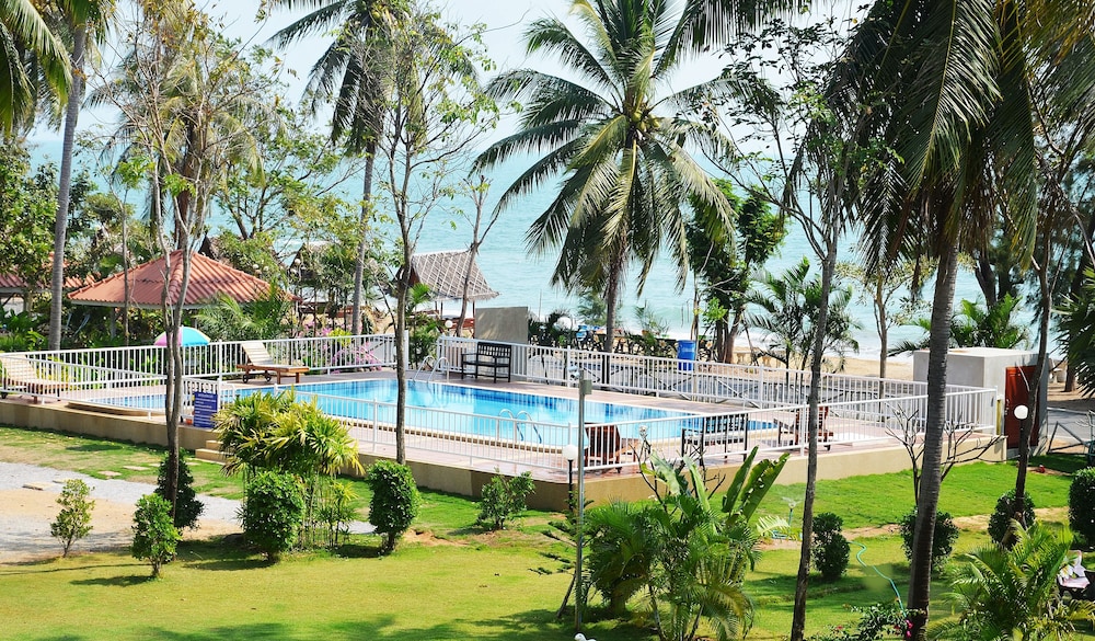 Pranmanee Beach Resort 45/50