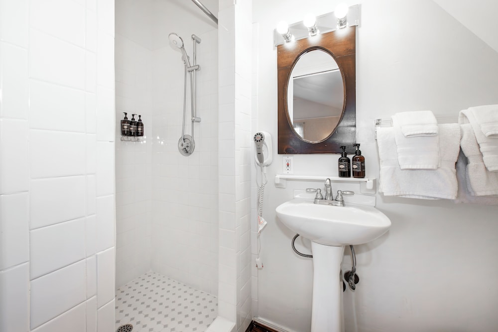 Bath Street Inn 47/50